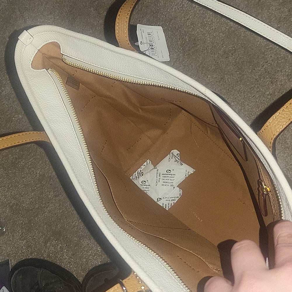 Coach Purse - Picture 5 of 7